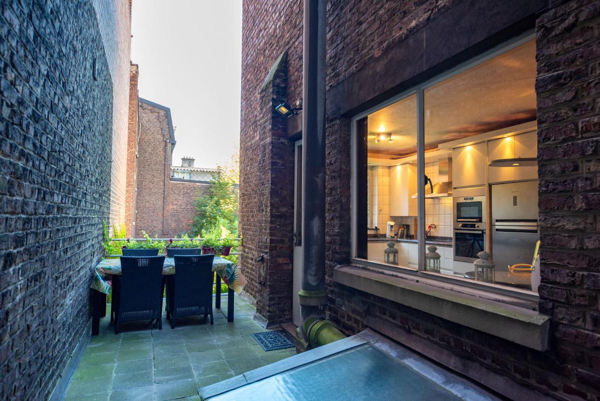 لييج Belle Maison Bourgeoise Partagee De 4 Logements المظهر الخارجي الصورة